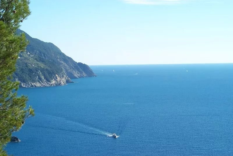 Detached villa, near 5 Terre, sea view, with park and private parking space
