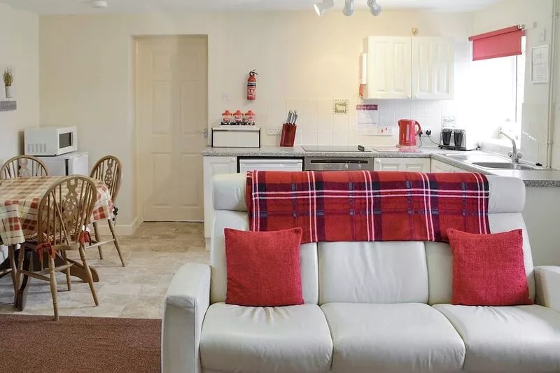 2 bedroom accommodation in Wootton Fitzpaine, near Charmouth