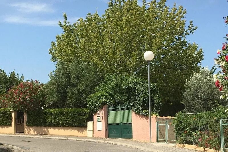 Villa with private pool, pretty village on the Canal du Midi, Languedoc