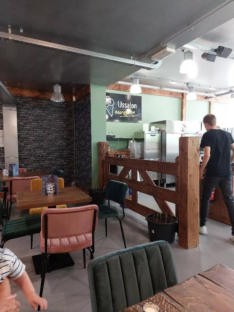 Icecream shop Margje 24