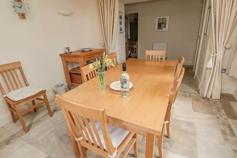 THE RED BARN, family friendly, with open fire in Longframlington