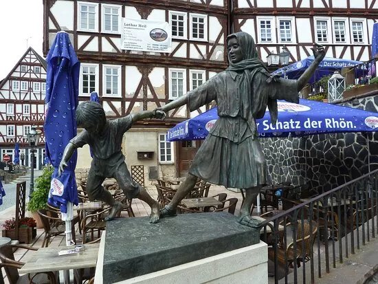 'Bruderchen und Schwesterchen' Brunnen
