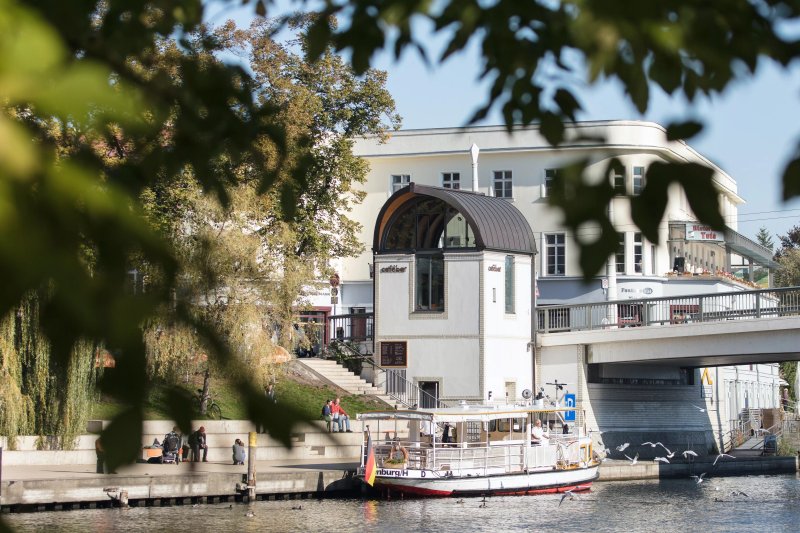 Cafebar im Bruckenhauschen mit Kanuverleih