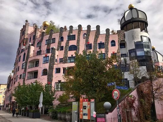 Brunnen im Innenhof - Hundertwasserhaus