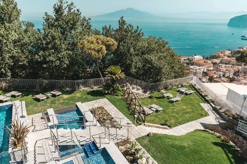 AMORE RENTALS- Villa Sacco with Private Swimming Pools, Sea View, Ideal for a