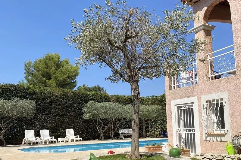 T2 with garden and private pool