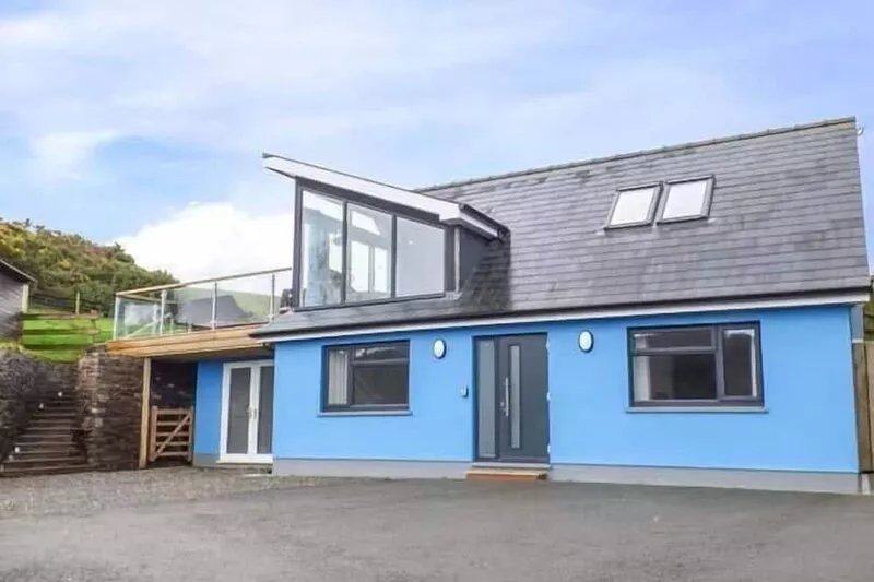 TY HENRI, pet friendly, luxury holiday cottage in Tresaith