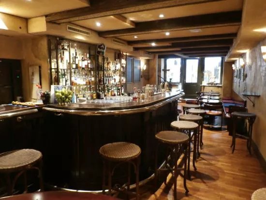 Roessli Bar