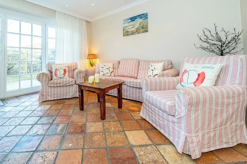 Senhuk offers a cozy and modern interior, ideal for a relaxing stay.