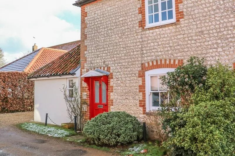 28 OXBOROUGH, family friendly, character holiday cottage in Oxborough