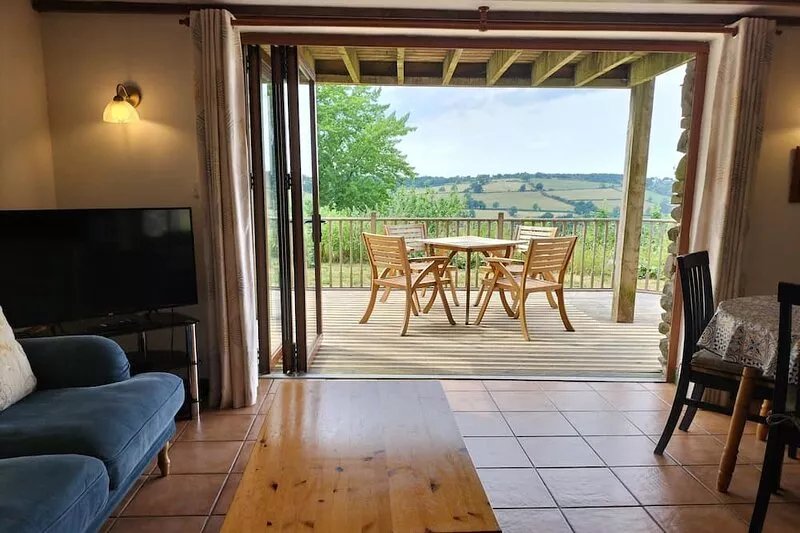 A charming ground-floor cottage with scenic valley views