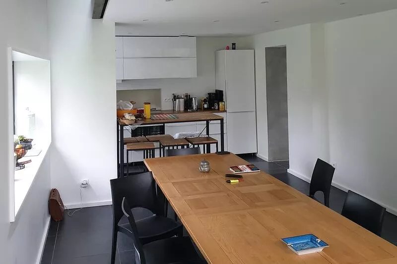 GREAT HOUSE AND SPACIOUS CONTEMPORARY QUIET POOL IDEAL FAMILY
