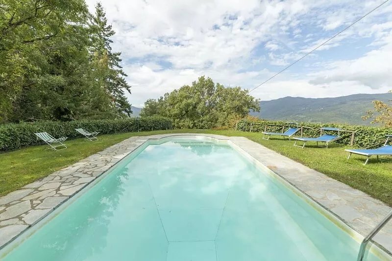 Beautiful  villa for 10 guests with private pool, WIFI, TV, patio, pets allowed