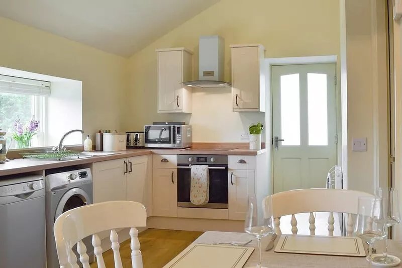 2 bedroom accommodation in Mossley