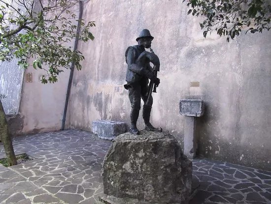 Monumento allo Zampognaro