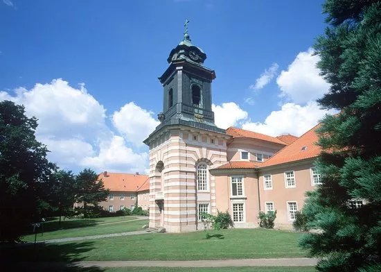 Klosterverwaltung Medingen und Klosterkirche St. Mauritius