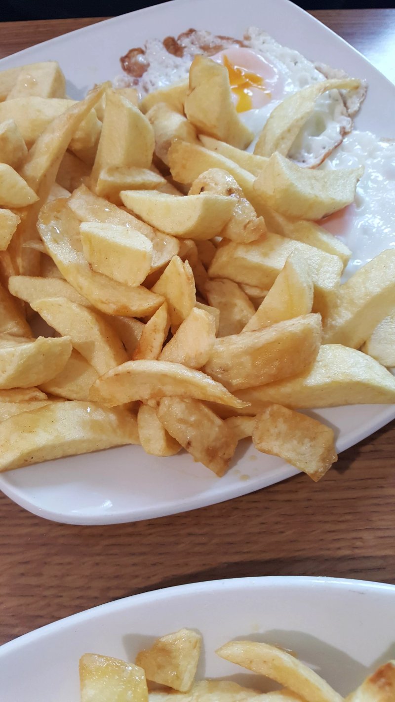 Macari's