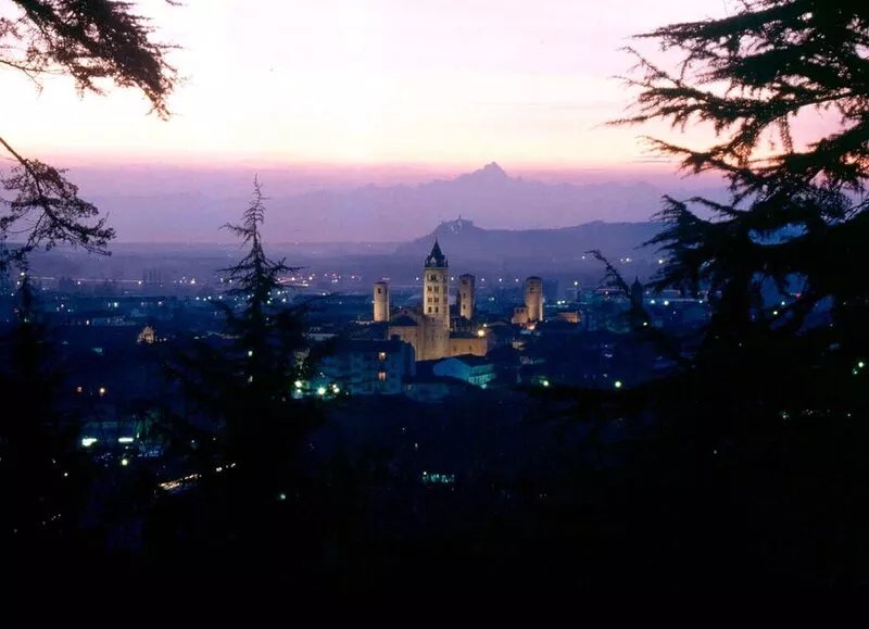 Alba sui tetti Apartment, Alba historical center