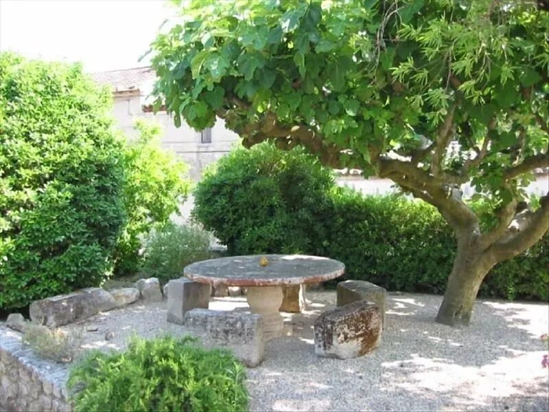 17th Century Mas in Quiet Provencal Village Le Paradou