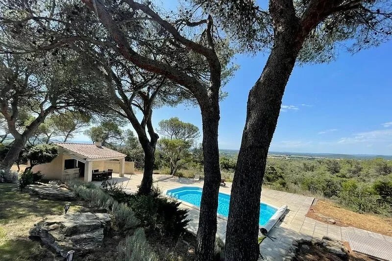 Modern villa - 5 bedrooms, in Uchaux village - private pool & amazing views