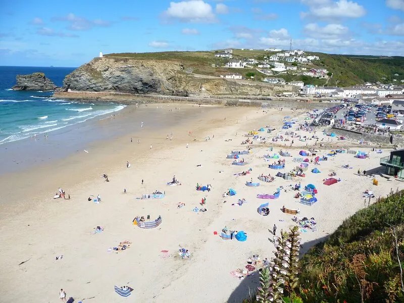 5~Short walk~Beach~Pubs~Shops: Chlorine safe Pool and Hot tub, Games room, WiFi