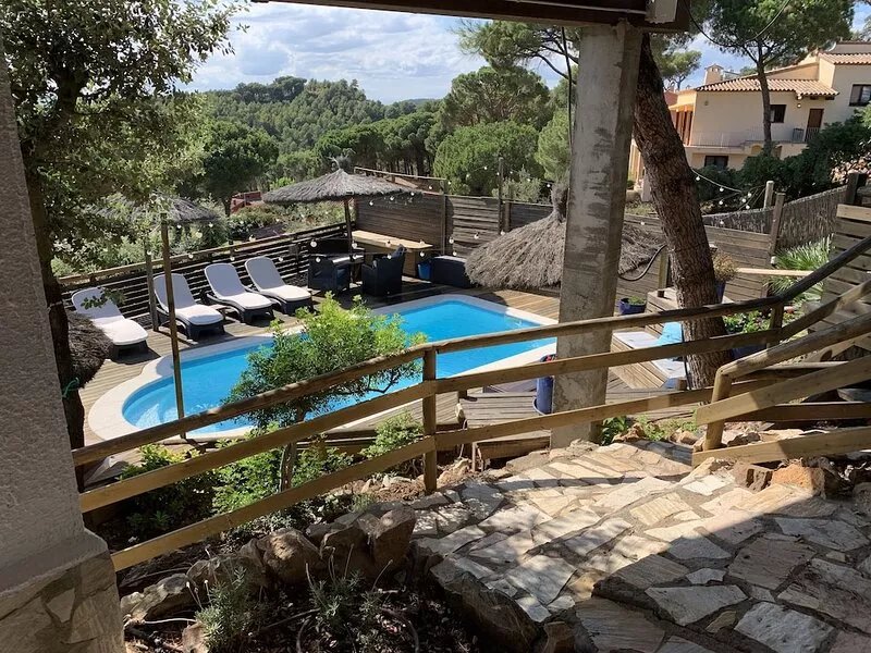 Beautiful studio/apartment with air conditioning and use of pool.