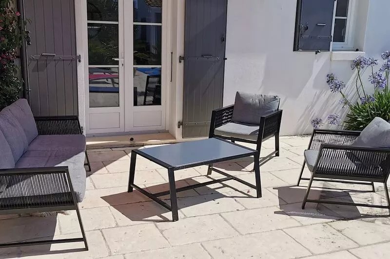 Villa with heated pool 400 m from the sea, quiet, pets allowed