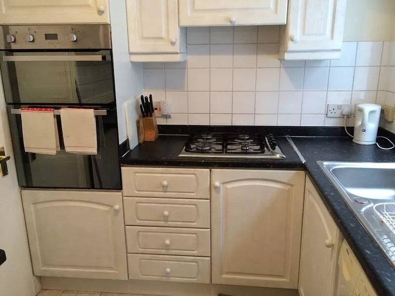 Charming, Spacious, 2 Bedroom Apartment - Elizabeth & Central Lines