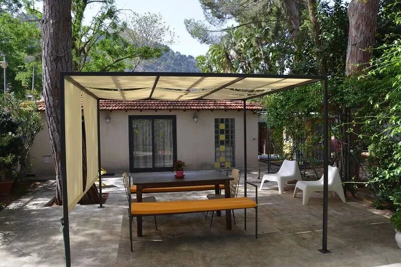 Villa Scimemi in Mondello- Independent Bungalow in an elegant villa on the sea