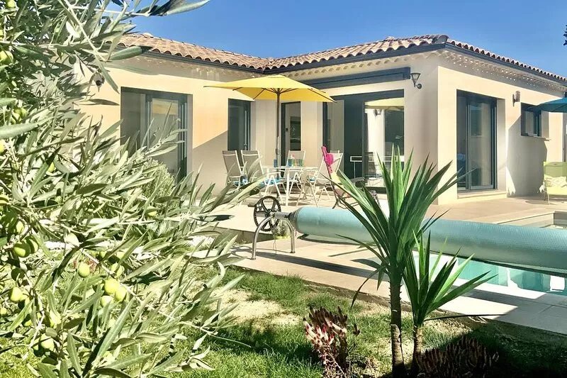 VILLA MODERNE. AIR CONDITIONED. SWIMMING POOL. BARBECUE. NO VIS A VIS. OPTICAL
