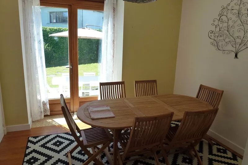 Beautiful bright and spacious villa in Morgat resort with sea view.