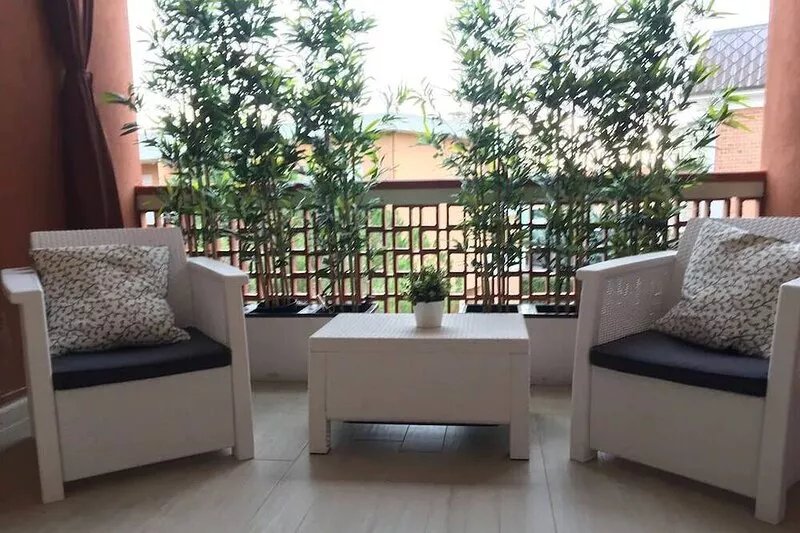 Bright, renovated apartment with two bedrooms and parking space - 300m from the