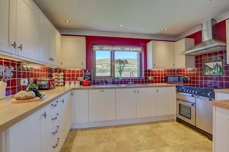 Ty Talcen - Three Bedroom House, Sleeps 6