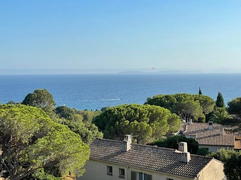 GIGARO PENINSULA OF SAINT TROPEZ, VILLA SEA VIEW, BEACH ON FOOT. PRIVATE VILLA
