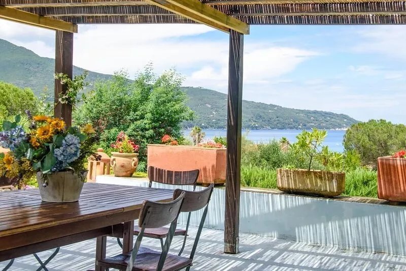 Detached villa 50 meters from the sea