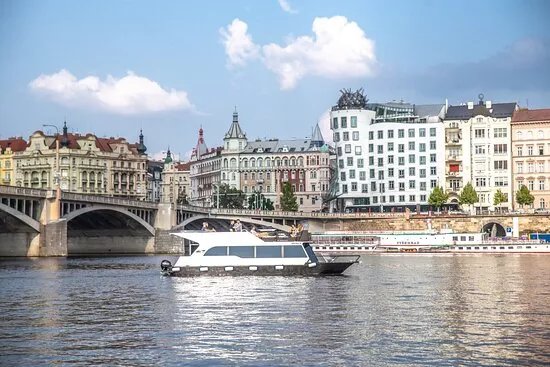 YachtBoat Prague