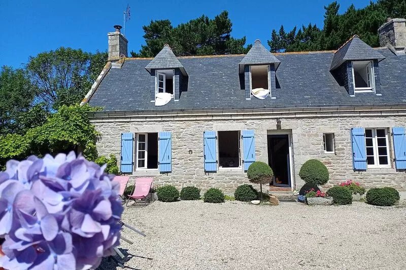 Fully renovated 1851 farmhouse near the sea