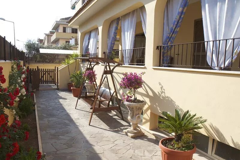 Domus Palombi - Large apartment 200 m from the station and 700 m from the sea