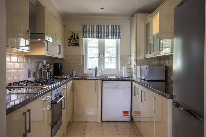 Windrush Lake 82, Puffin Lodge (P)