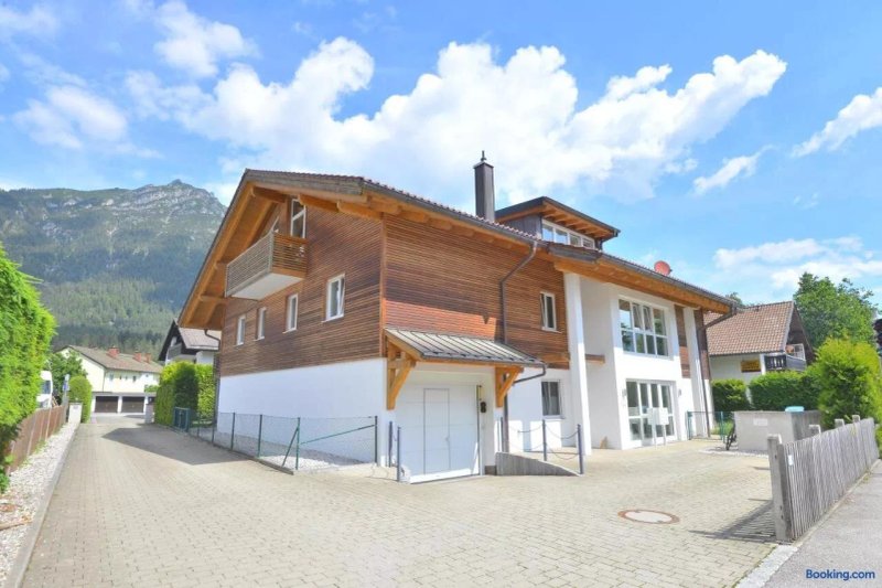Zugspitze Street Apartment