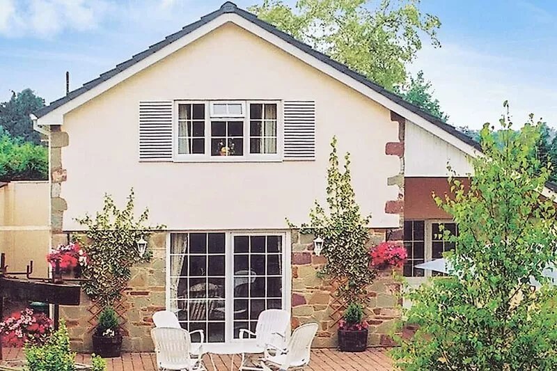 3 bedroom accommodation in Oldcroft, Lydney