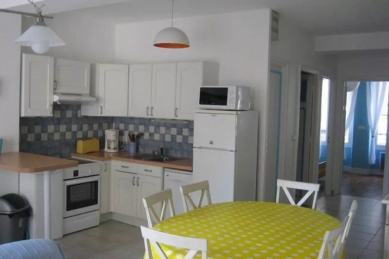 Intra-Muros, T3, 100 m from the beach, elevator, chq vacances