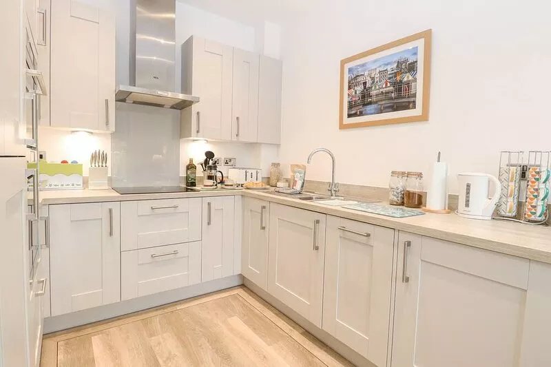 THE HOLLIES, pet friendly, with a garden in Norwich