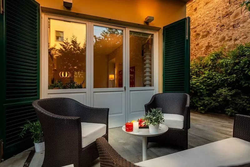 Contemporary Apartment with Garden and Parking