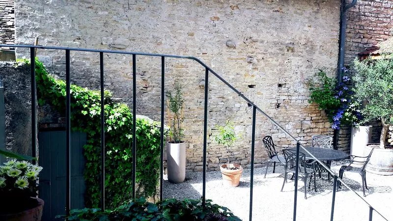 Comfortable loft in village located in the heart of the vineyard