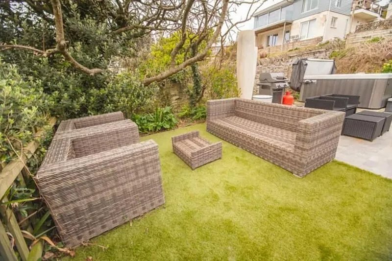 An outstanding 4 bedroom apartment overlooking Woolacombe beach with hot tub!
