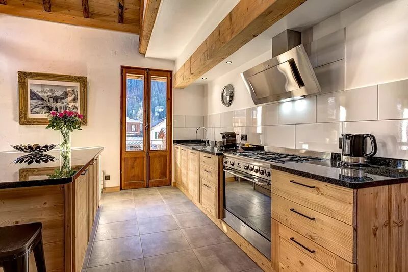 Chamonix town centre: Spacious 4 bedroom, 4 bathroom en-suite  loft  sleeps 8