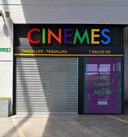 Cinemes Axion