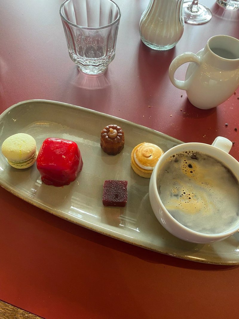 Le Grand Restaurant