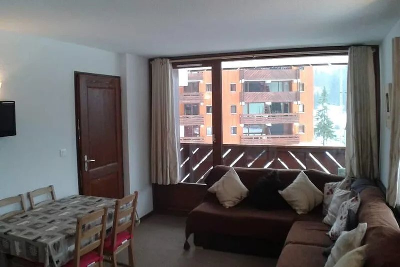 Apartment with three genuine bedrooms within 2 mins walk of the main lift